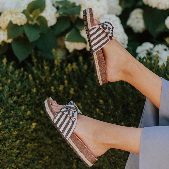 White Black Striped Slip On Linen Fabric Bow Sandals - Picture 2 of 13